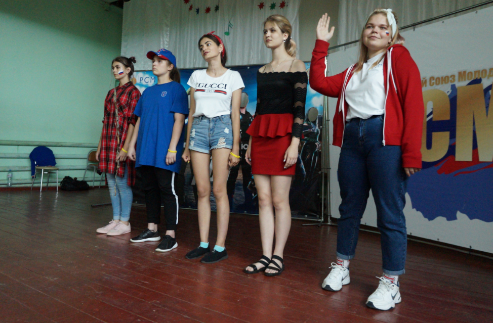 В Ровеньках прошёл Осенний школьный кубок КВН